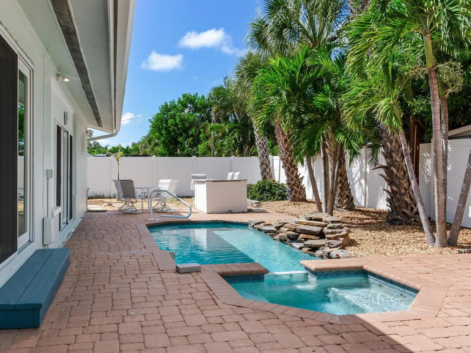 10120 PARADISE BLVD