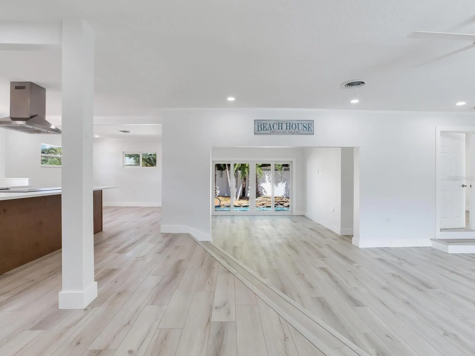 10120 PARADISE BLVD