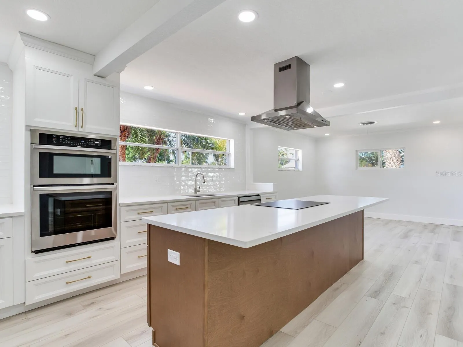 10120 PARADISE BLVD