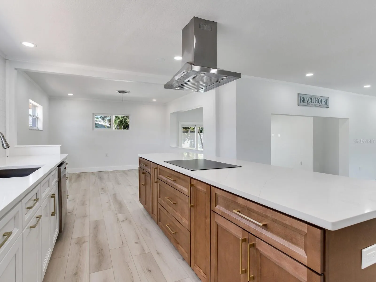 10120 PARADISE BLVD