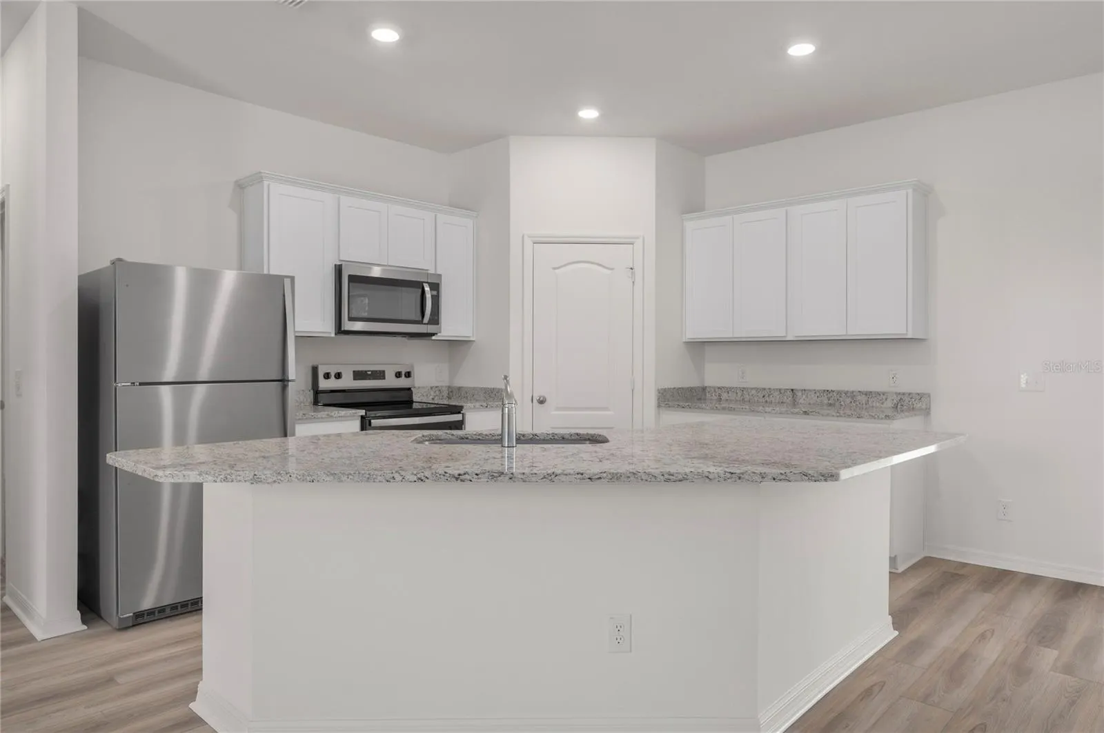 380 AMBERJACK CT