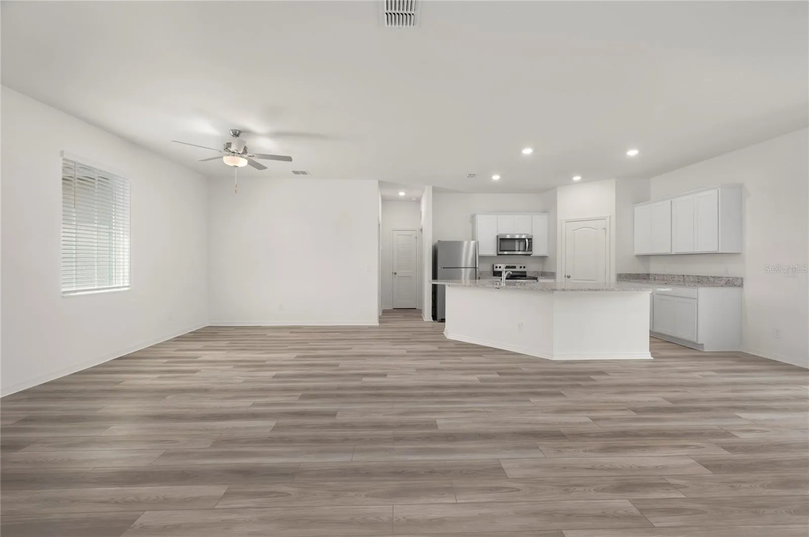 380 AMBERJACK CT