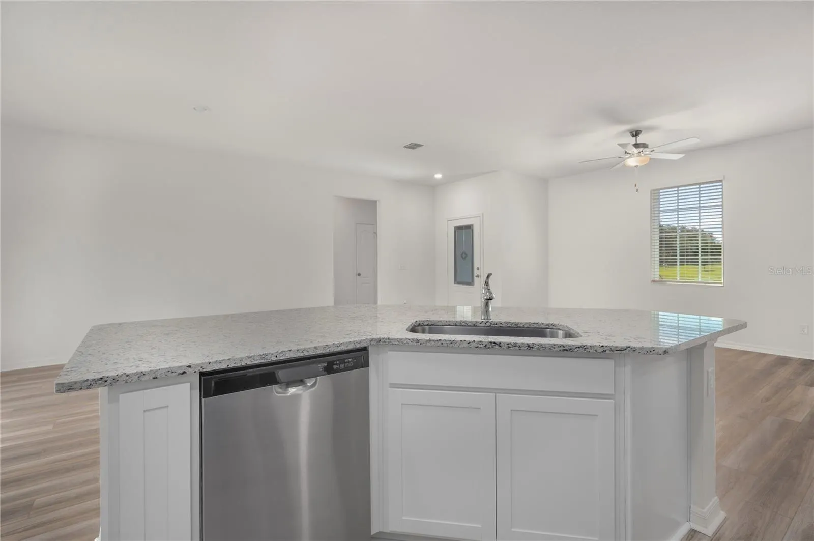 380 AMBERJACK CT