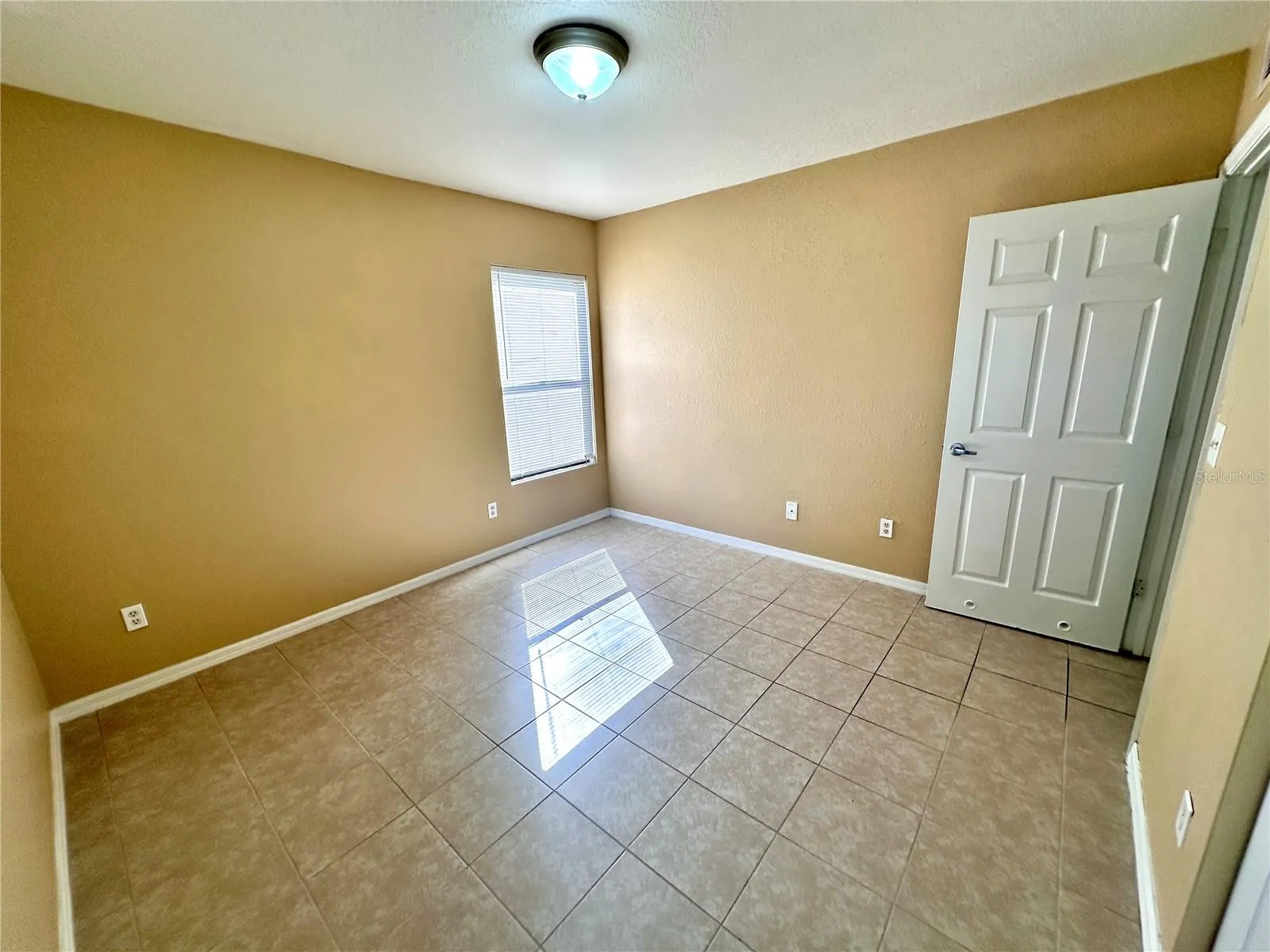 1023 DOUGLAS AVE