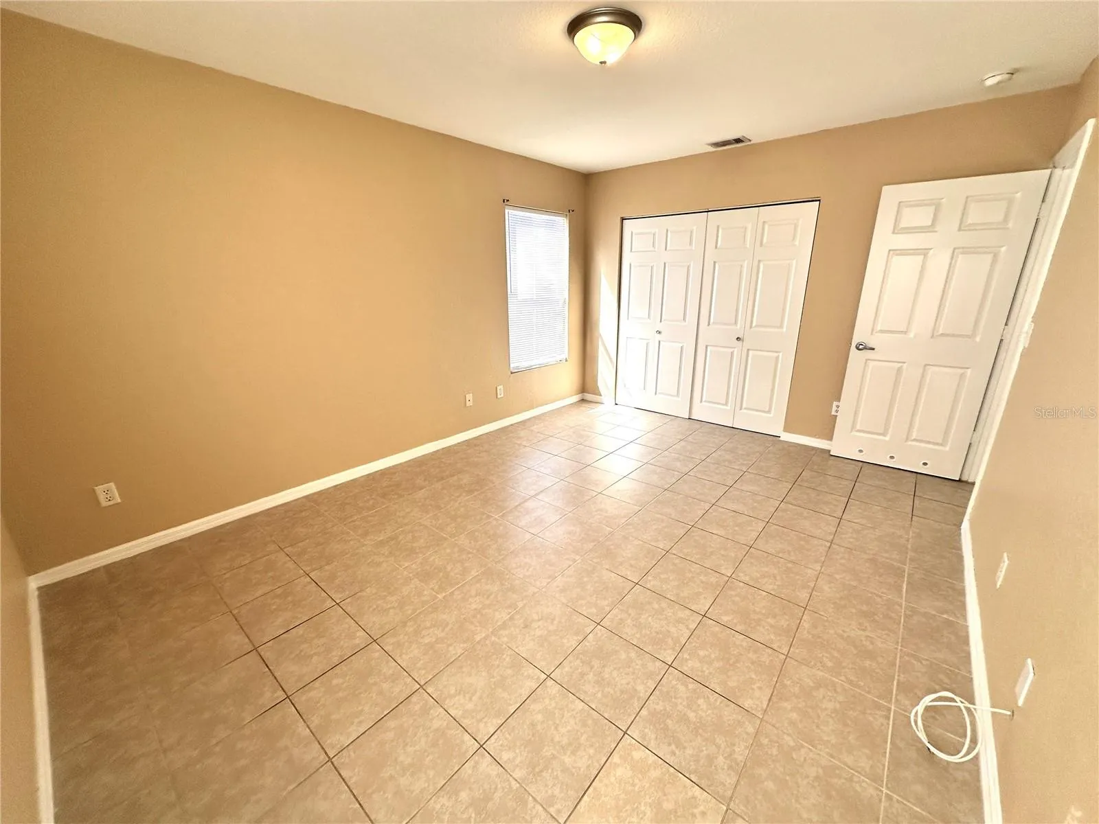1023 DOUGLAS AVE
