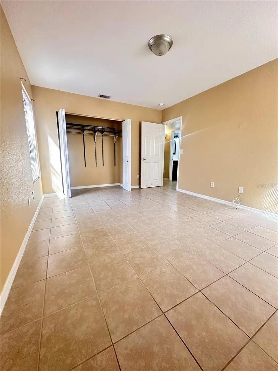 1023 DOUGLAS AVE