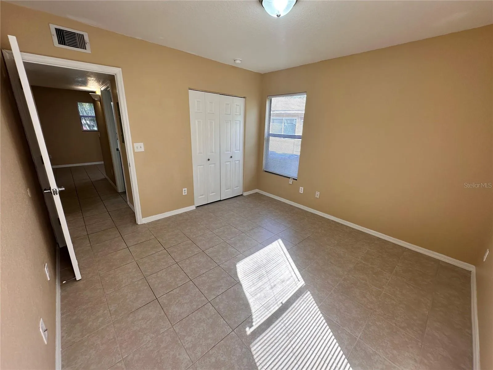 1023 DOUGLAS AVE