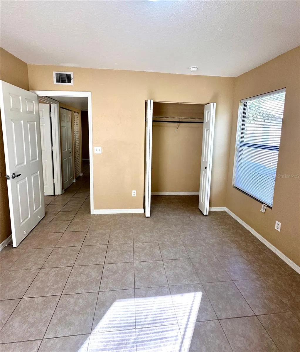 1023 DOUGLAS AVE