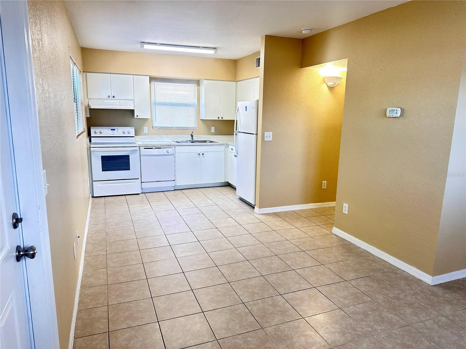1023 DOUGLAS AVE