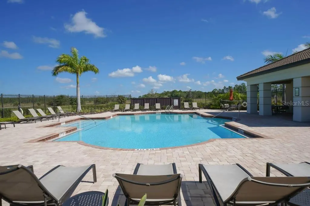 2409 CARNATION CT