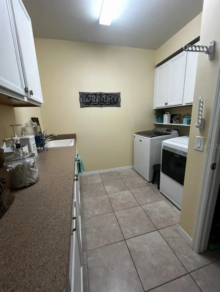 2409 CARNATION CT