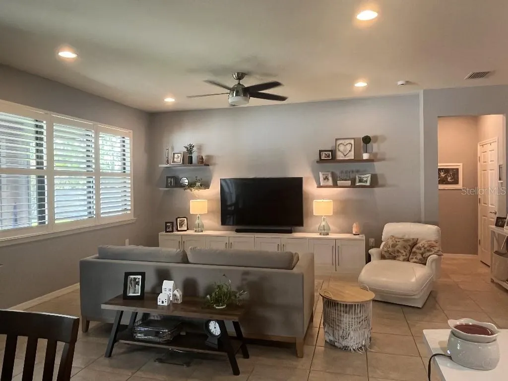 2409 CARNATION CT