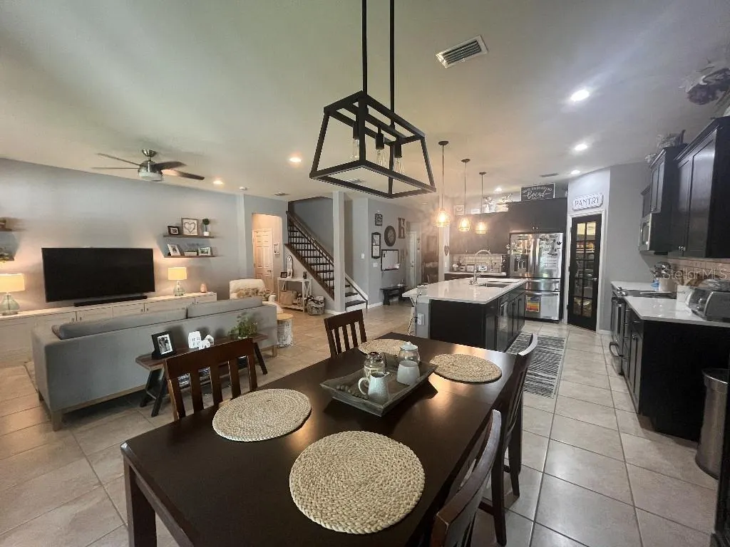 2409 CARNATION CT