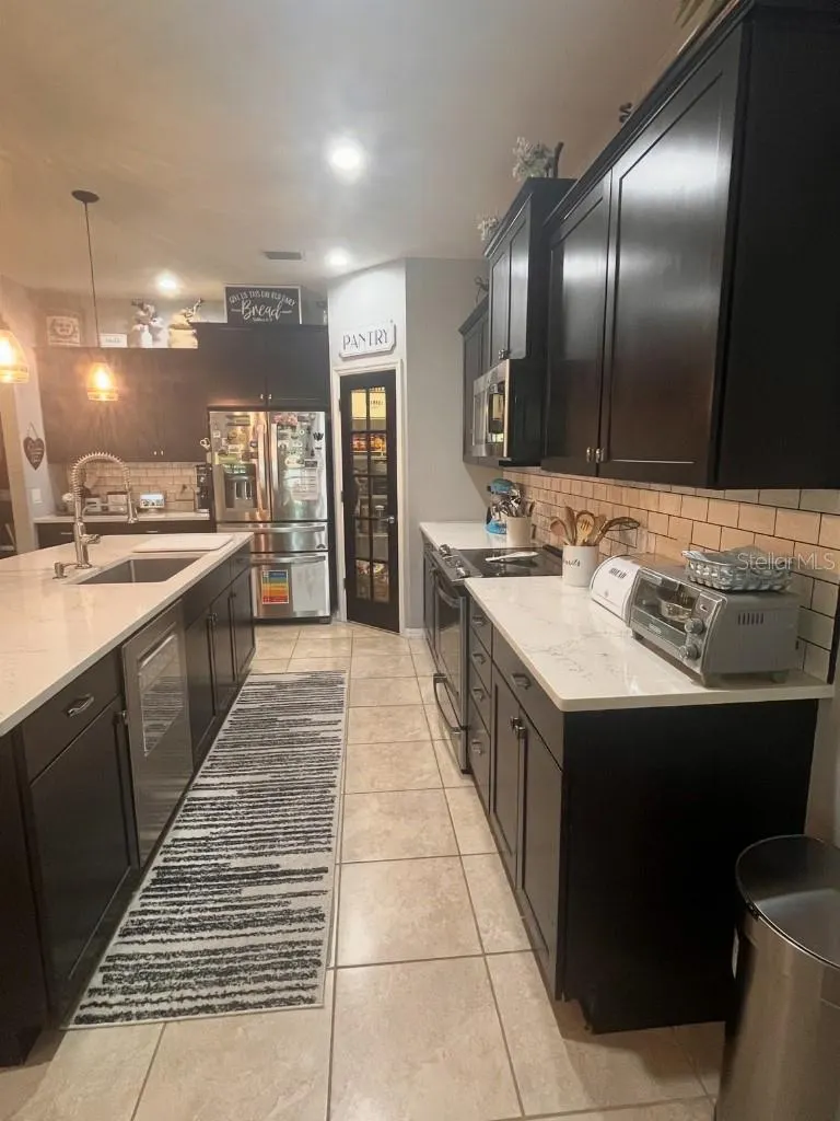 2409 CARNATION CT