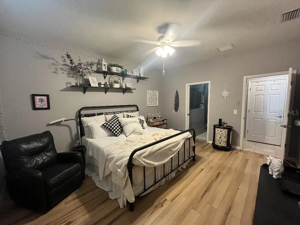 2409 CARNATION CT