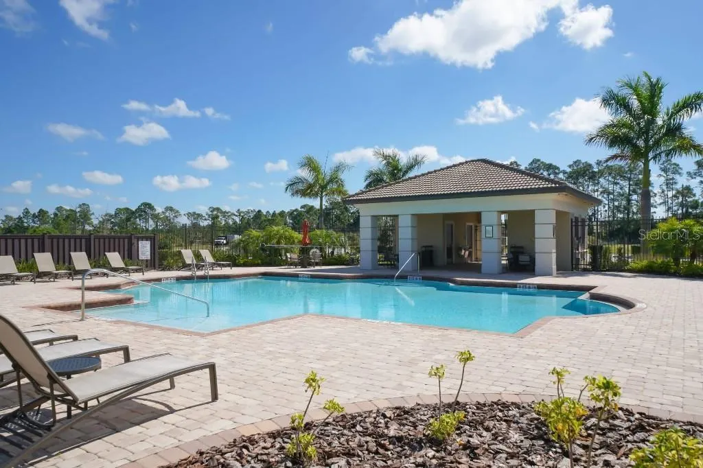 2409 CARNATION CT