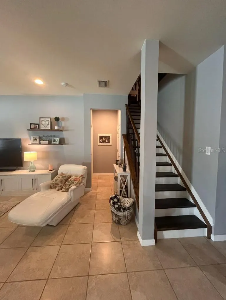 2409 CARNATION CT