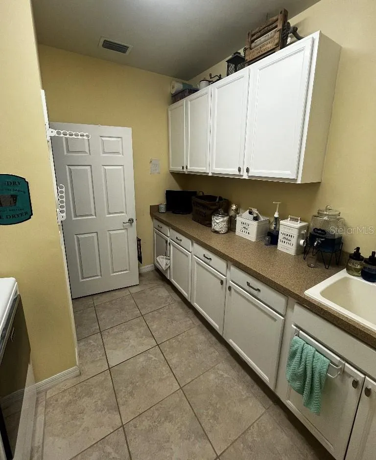 2409 CARNATION CT