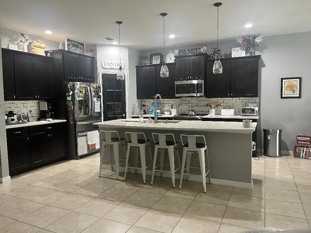 2409 CARNATION CT