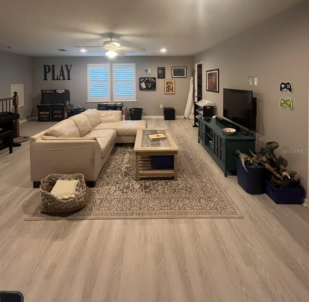 2409 CARNATION CT