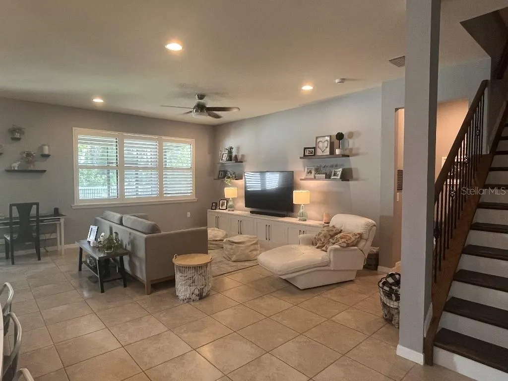 2409 CARNATION CT