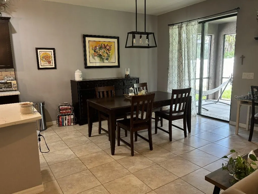 2409 CARNATION CT