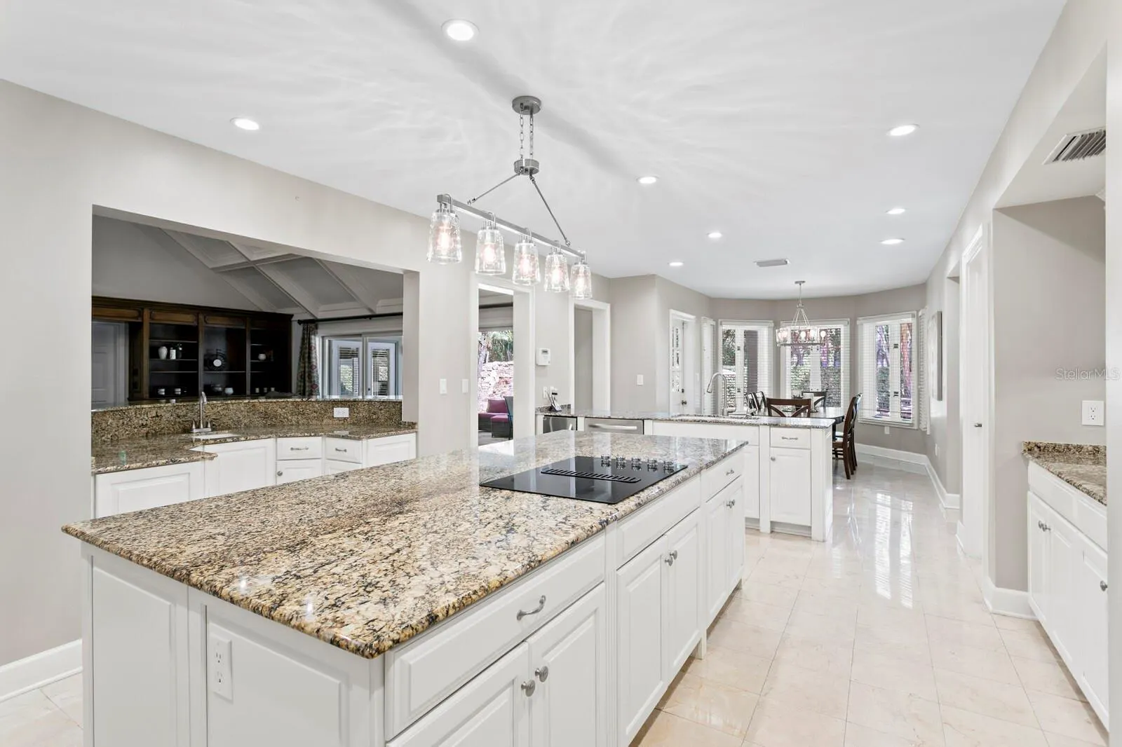 6352 W MACLAURIN DR