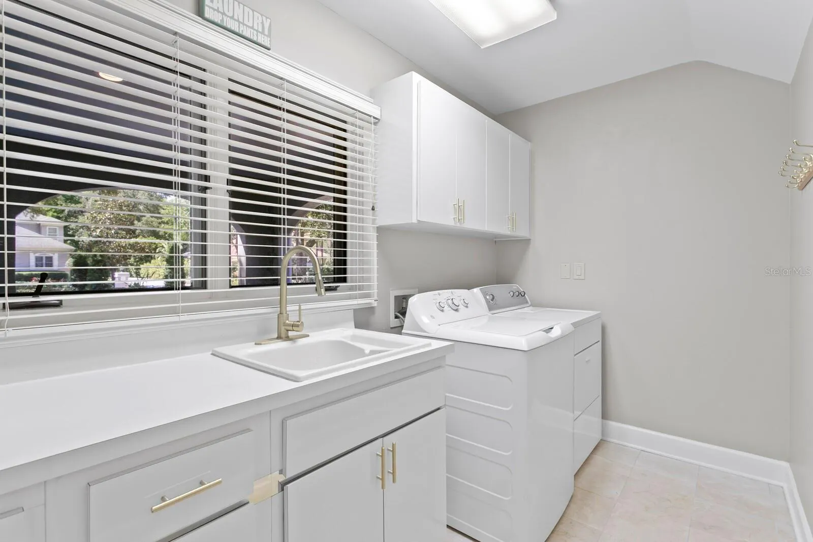 6352 W MACLAURIN DR