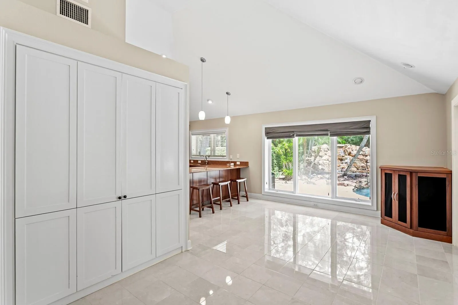 6352 W MACLAURIN DR