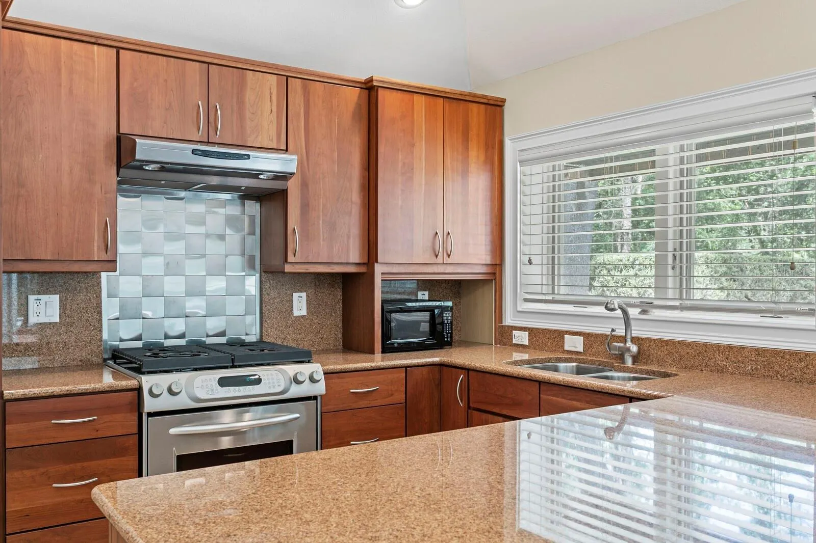 6352 W MACLAURIN DR