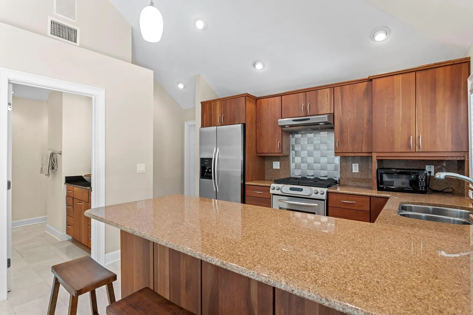 6352 W MACLAURIN DR
