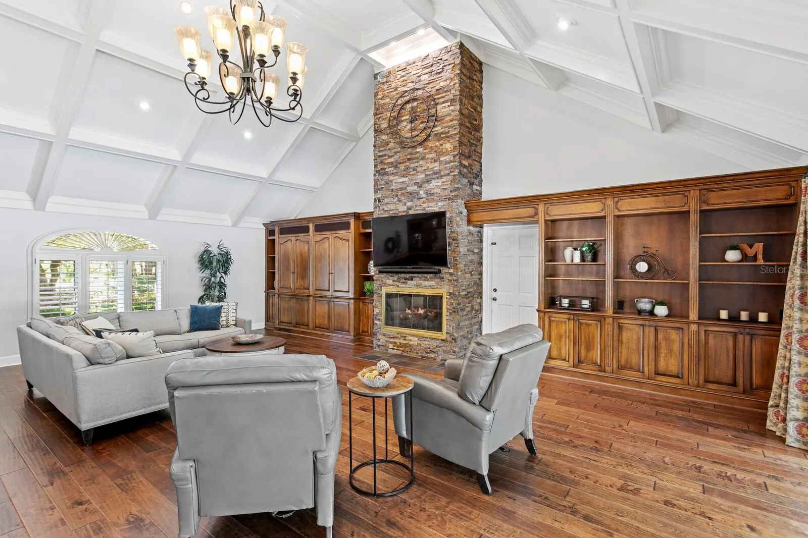 6352 W MACLAURIN DR