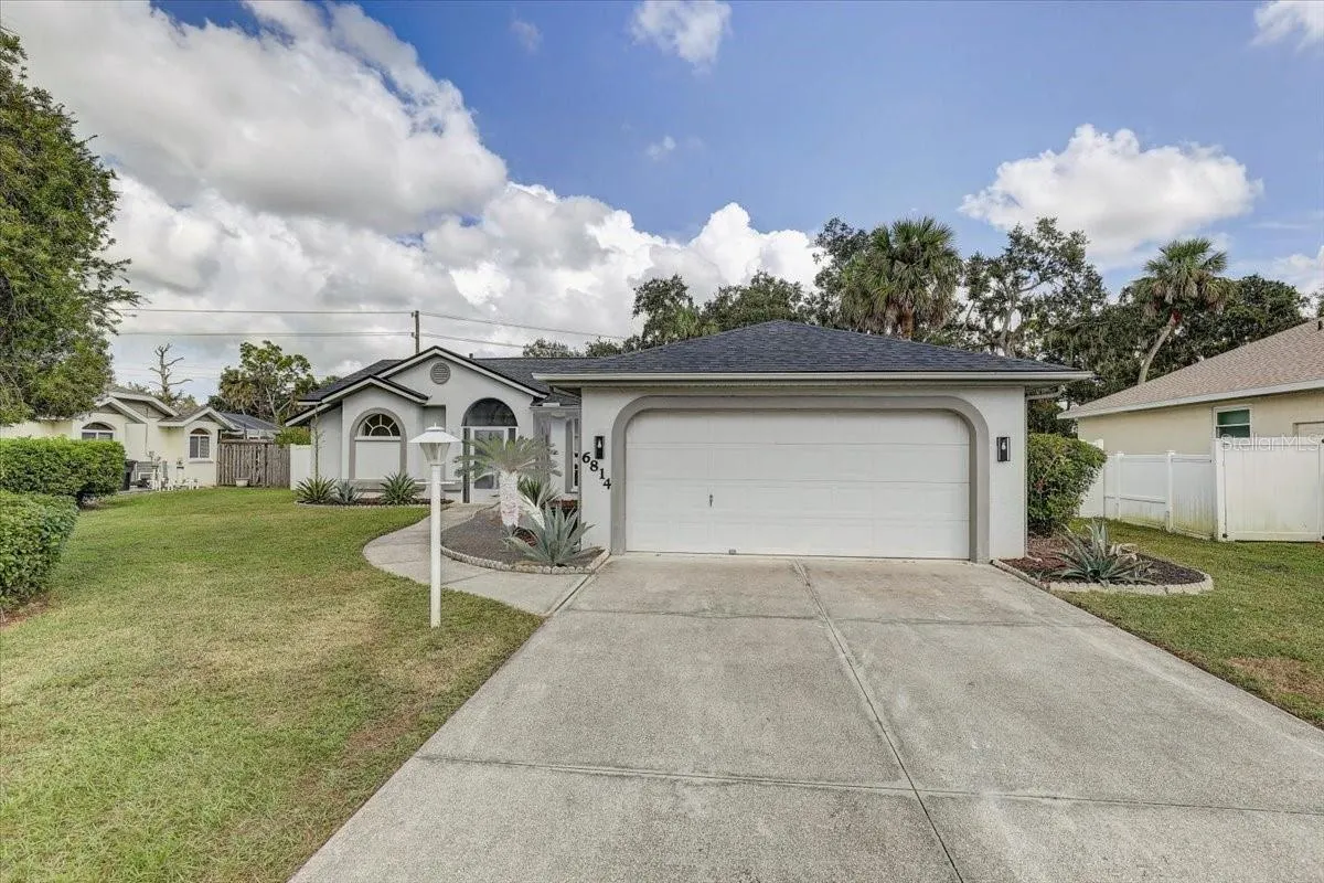 6814 67TH STREET CIR E