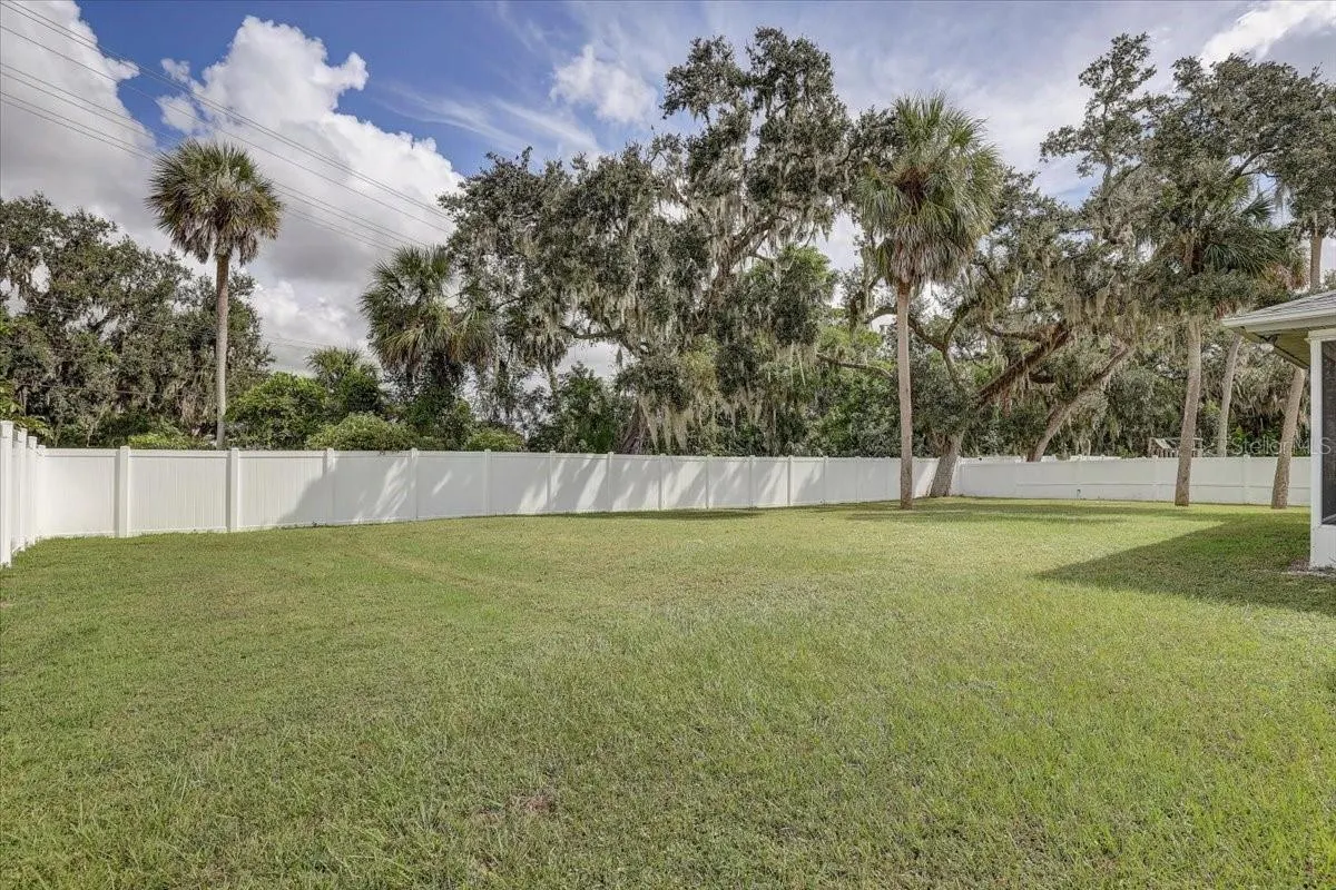 6814 67TH STREET CIR E