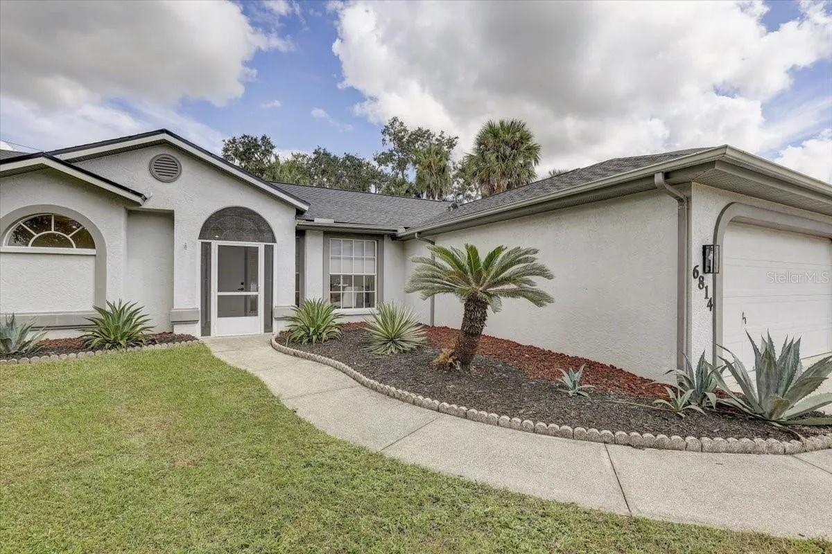 6814 67TH STREET CIR E