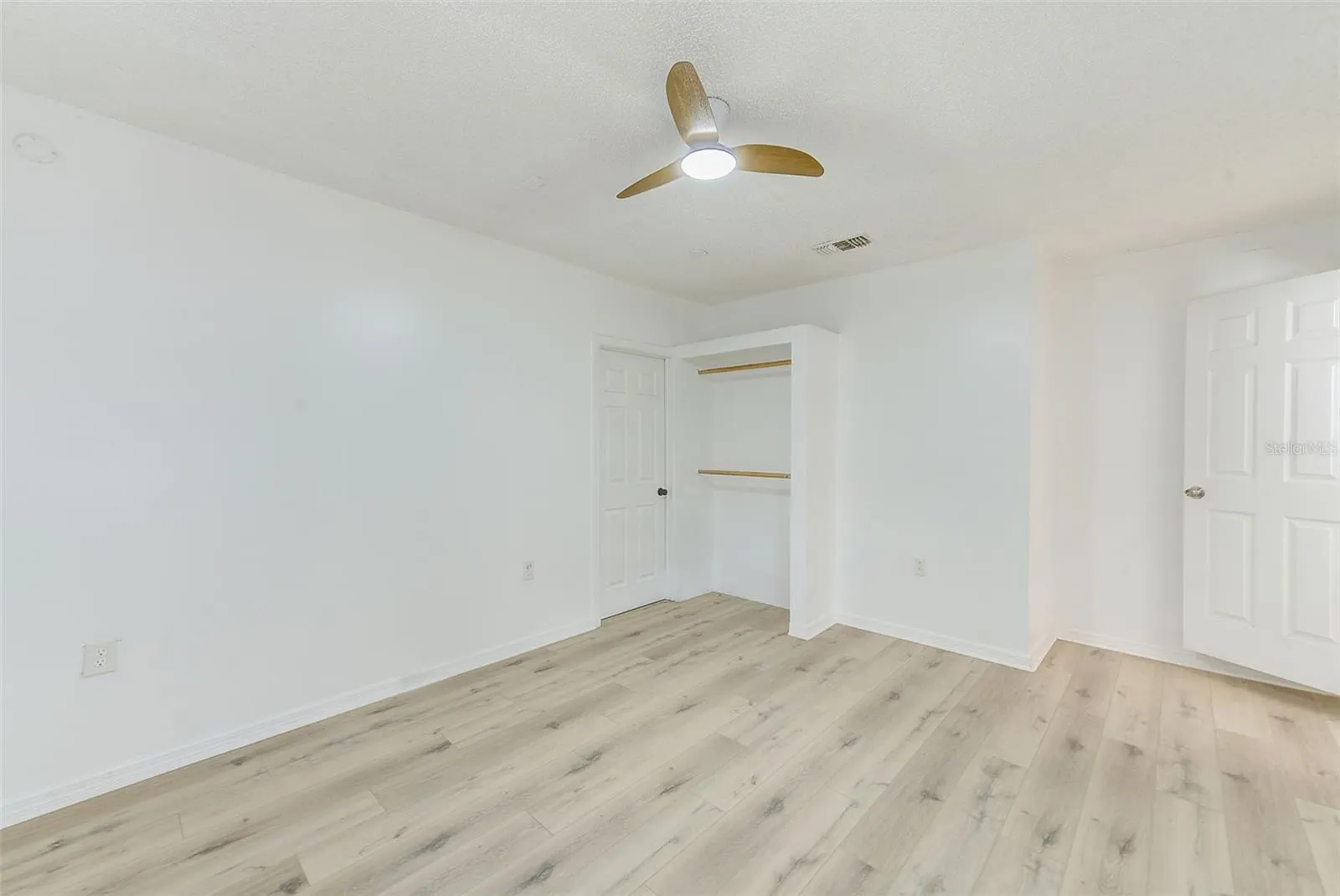 410 VINE AVE