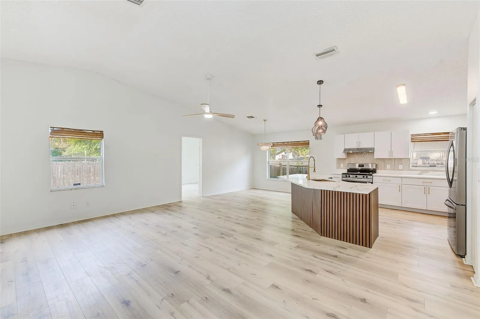 410 VINE AVE