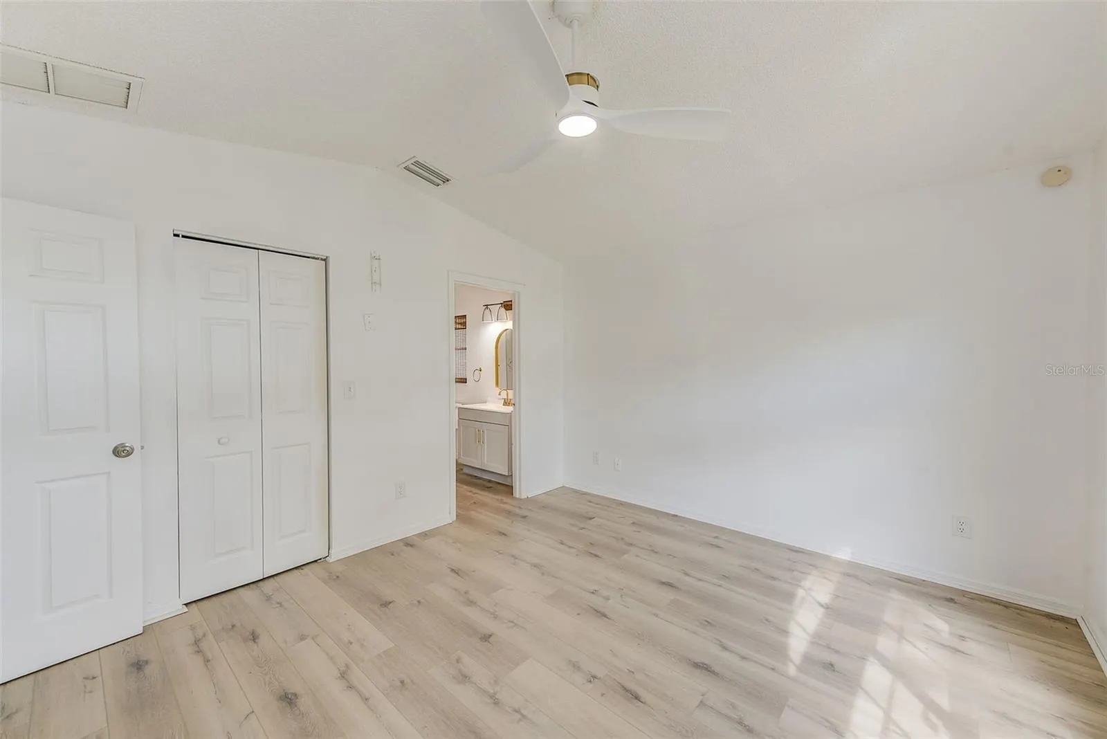 410 VINE AVE