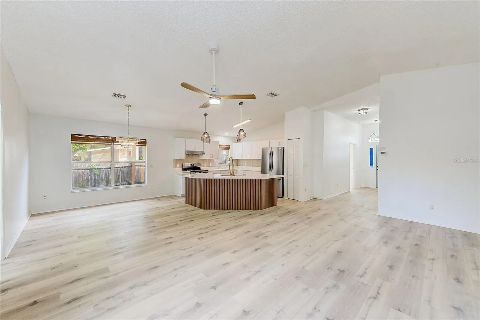 410 VINE AVE