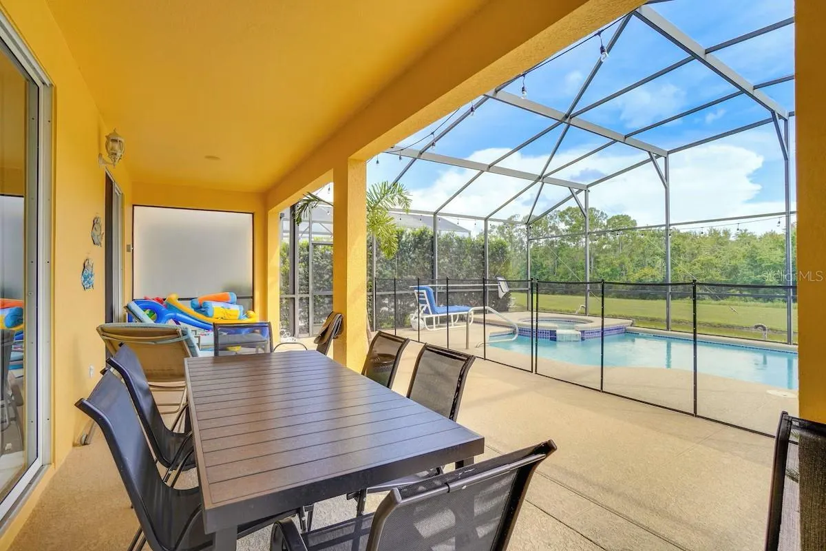 8579 LA ISLA DR