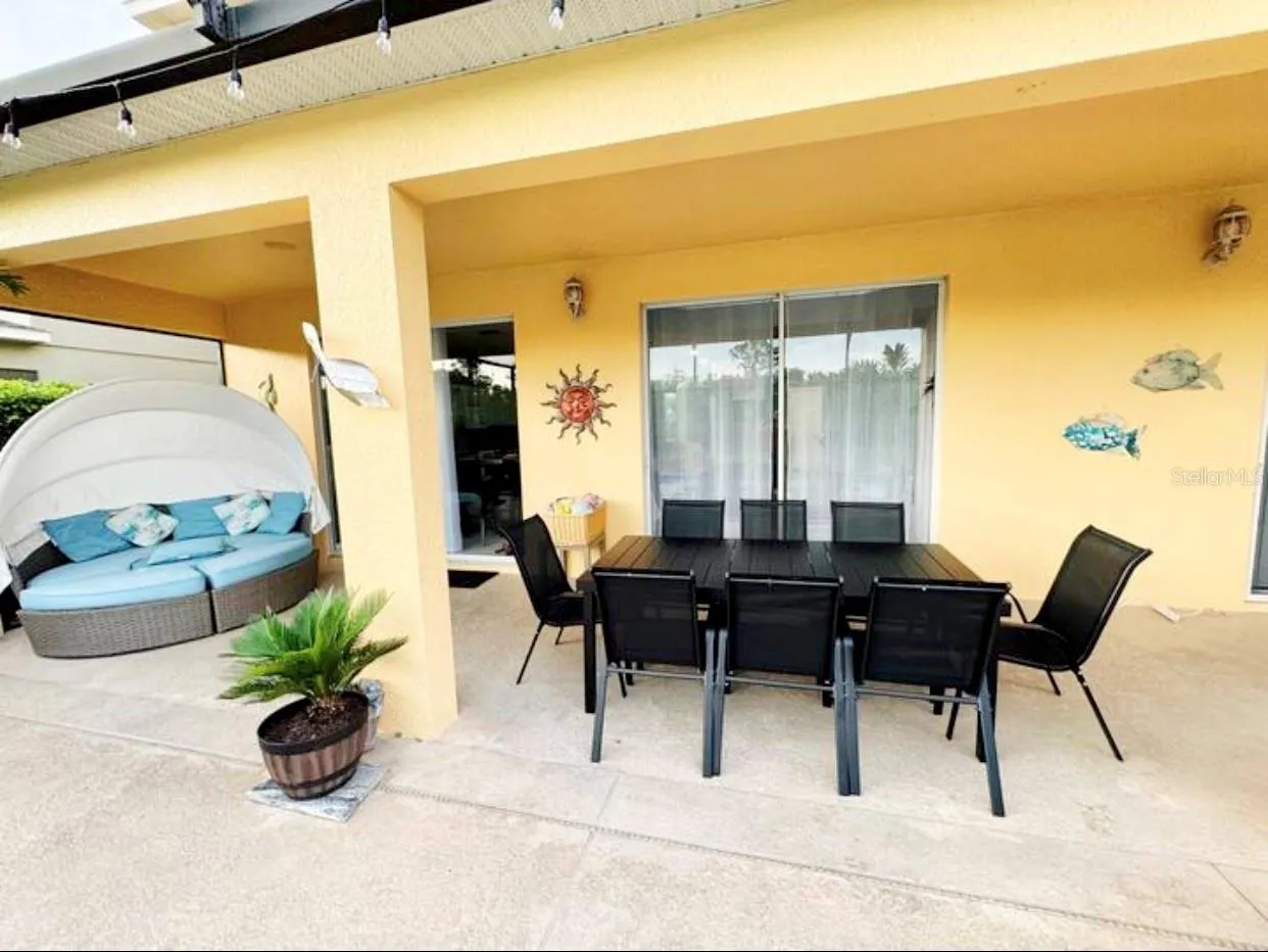 8579 LA ISLA DR