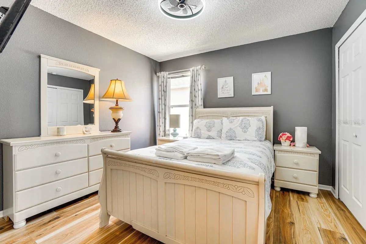8579 LA ISLA DR