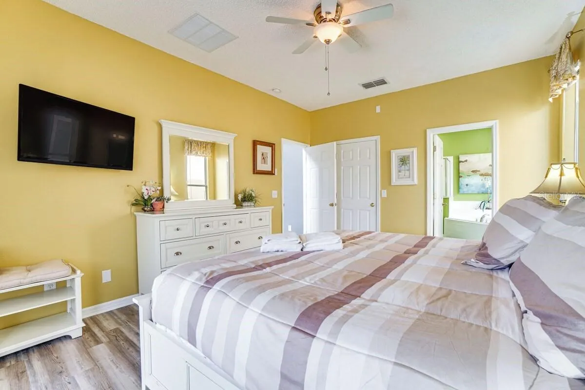 8579 LA ISLA DR