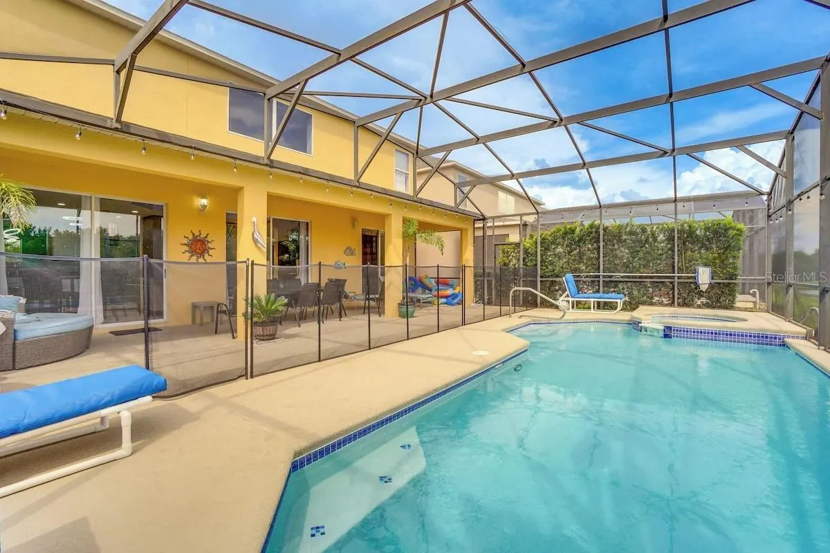 8579 LA ISLA DR