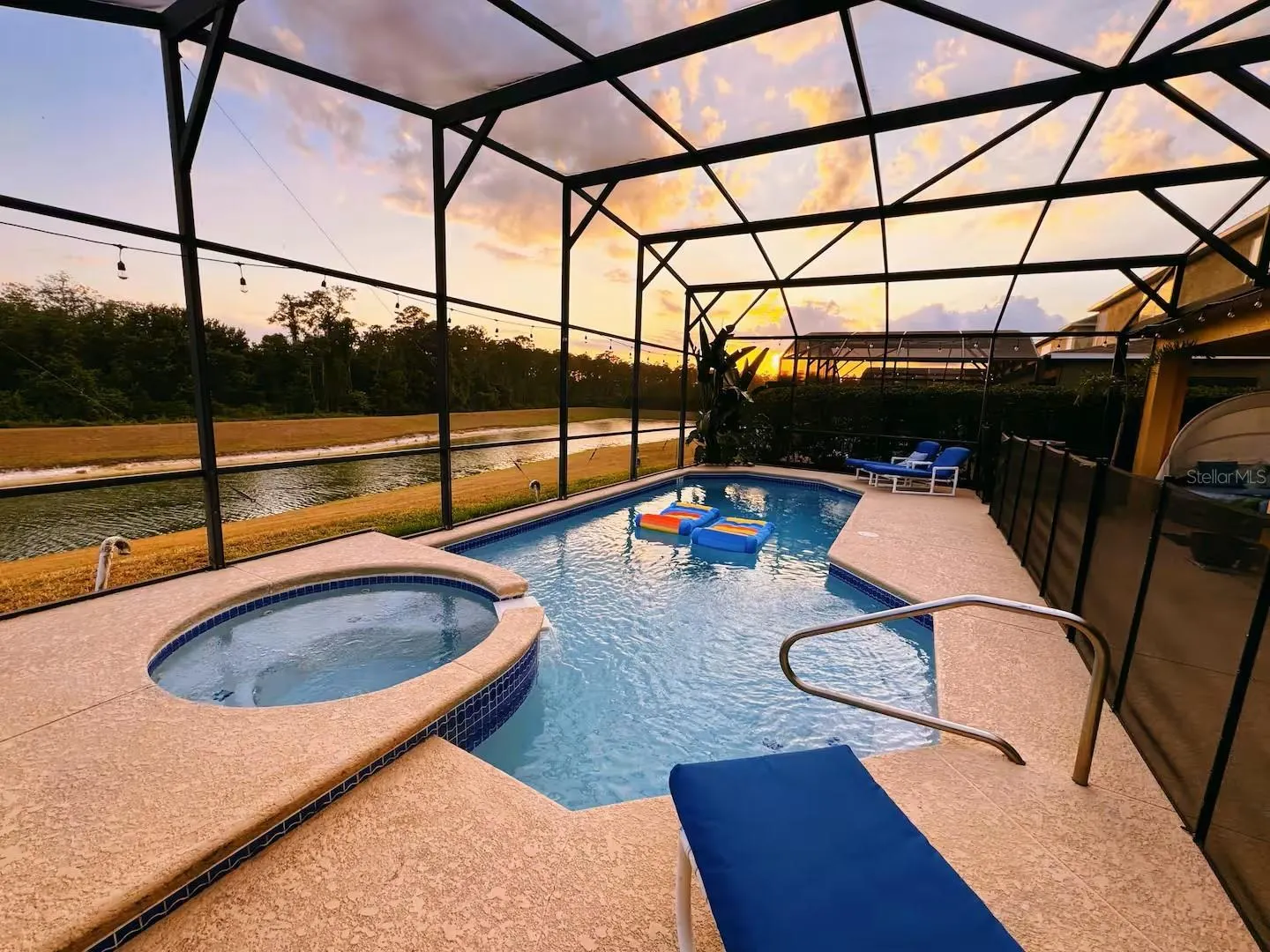 8579 LA ISLA DR