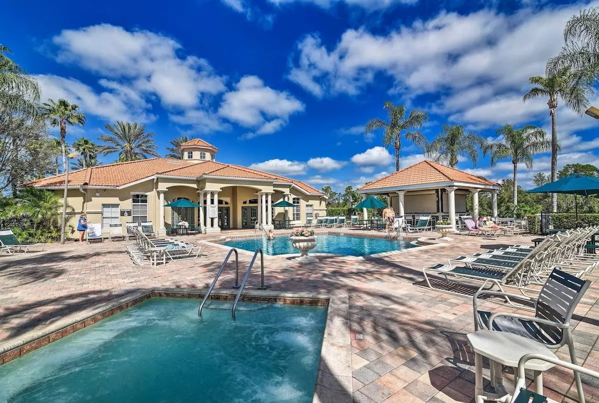 8579 LA ISLA DR