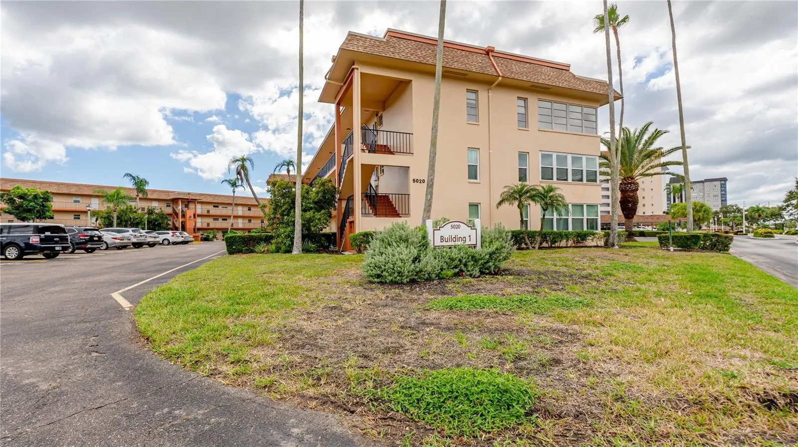 5020 BRITTANY DR S #125, #125