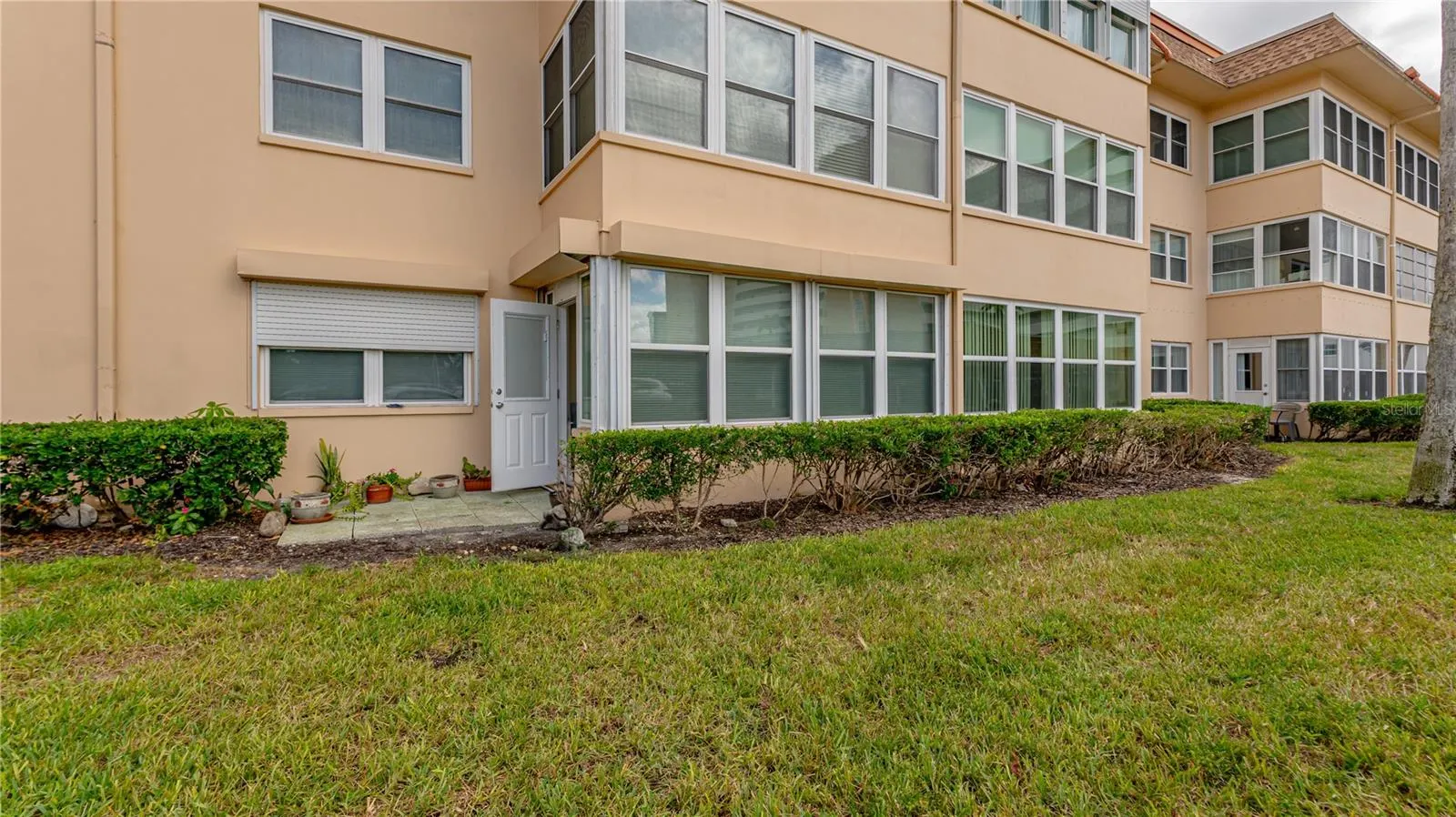 5020 BRITTANY DR S #125, #125