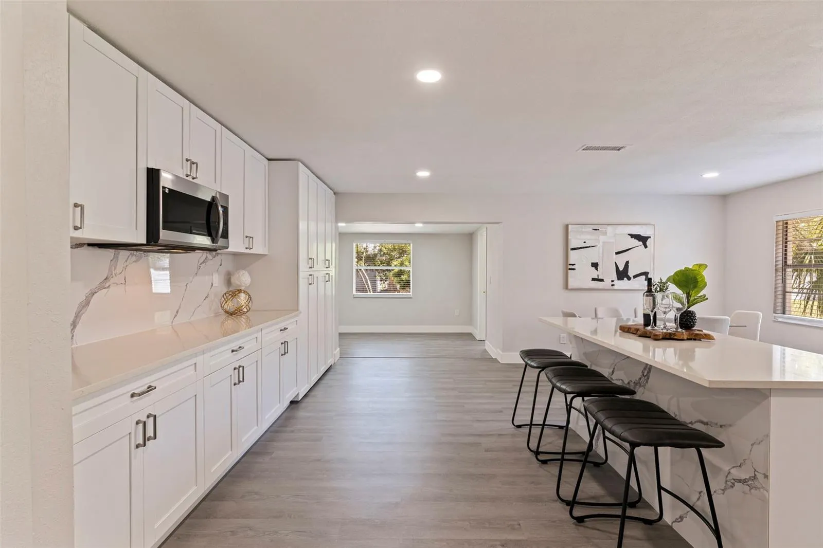 834 RIVERSIDE DR