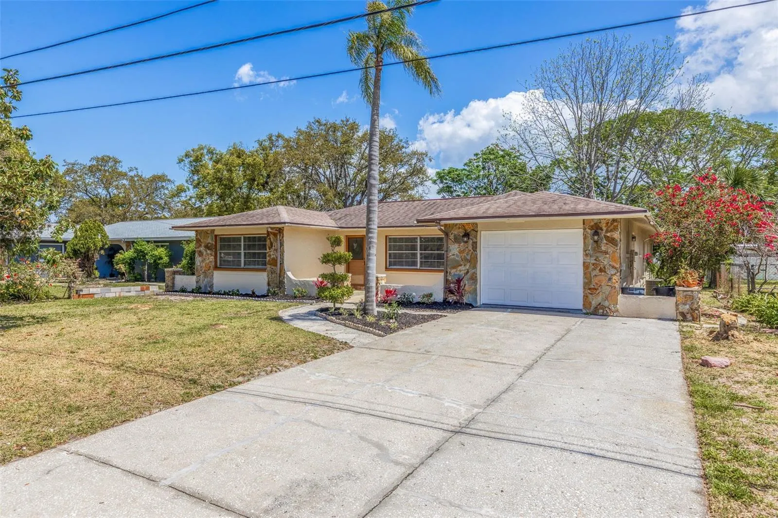 834 RIVERSIDE DR